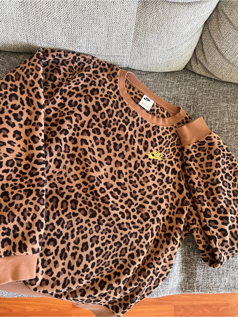 Nike Leopard-Print Crewneck Sweatshirt in Brown and Black with Yellow Logo - Picture 4 of 4